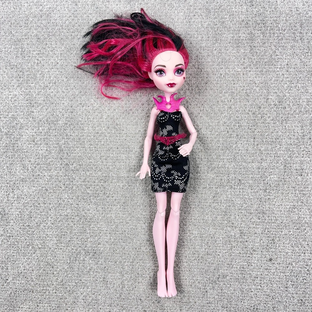 Monster High Welcome To Monster High Draculaura Doll Photo Booth Ghouls